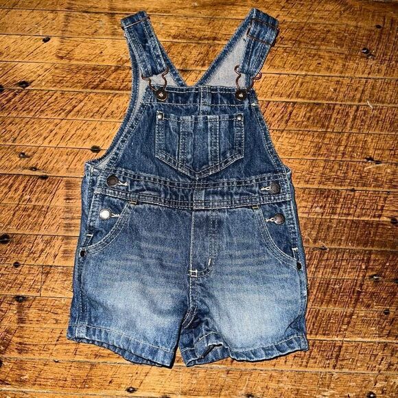 Oshkosh B’gosh classic denim 12 month basic short overalls - Picture 1 of 3